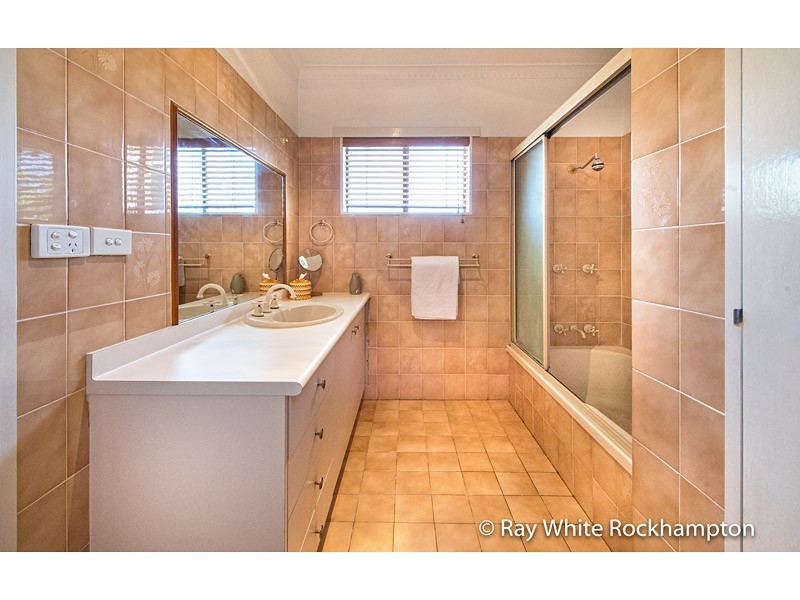 1 Booker Street, Park Avenue QLD 4701