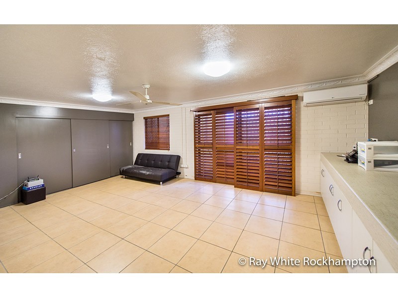 1 Booker Street, Park Avenue QLD 4701