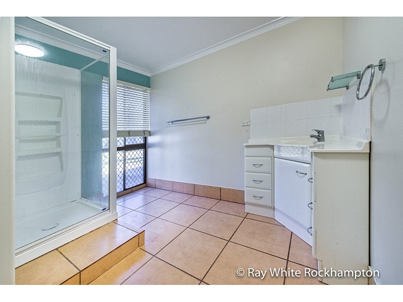 1 Booker Street, Park Avenue QLD 4701