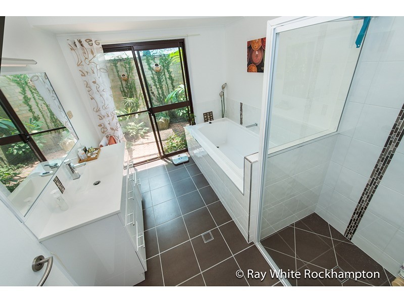 15 Rees Jones Close, Frenchville QLD 4701