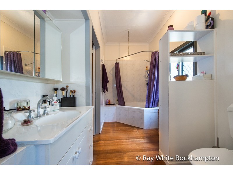 9 Martin Street, Park Avenue QLD 4701