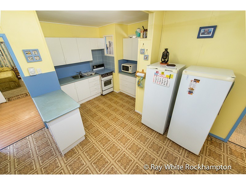 13 Meadow Street, Keppel Sands QLD 4702