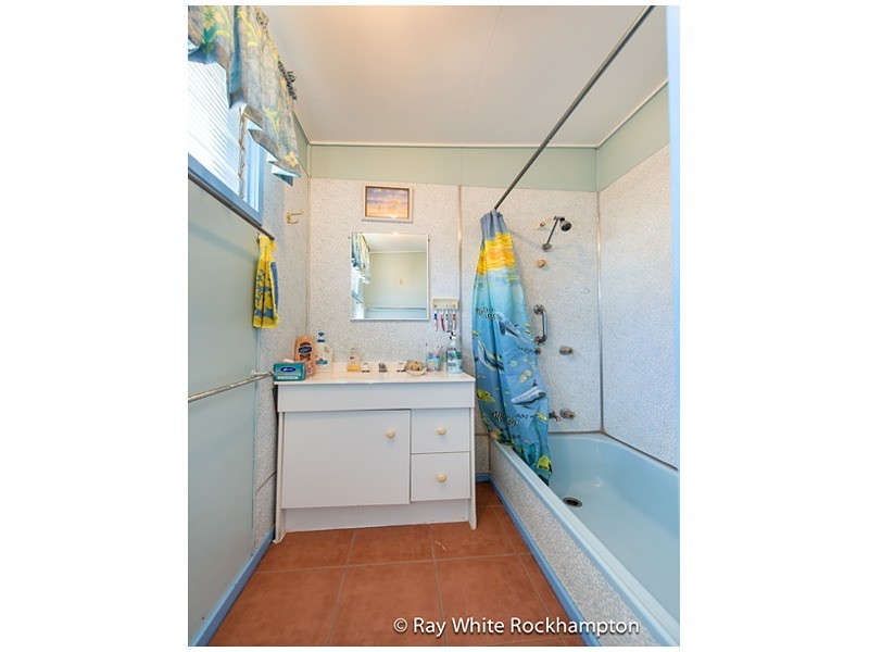 13 Meadow Street, Keppel Sands QLD 4702