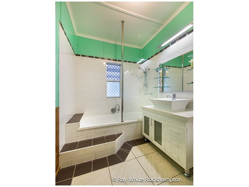 54 Meade Street, Wandal QLD 4700