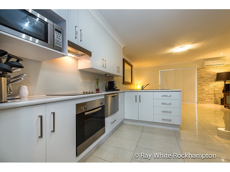 6/223 Denham Street, The Range QLD 4700