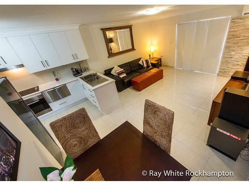 6/223 Denham Street, The Range QLD 4700