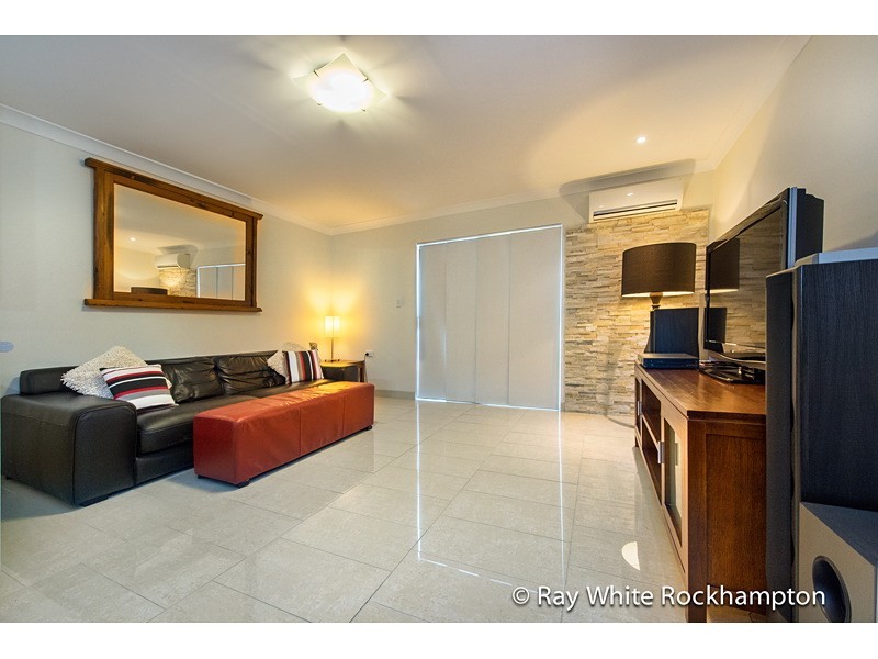 6/223 Denham Street, The Range QLD 4700