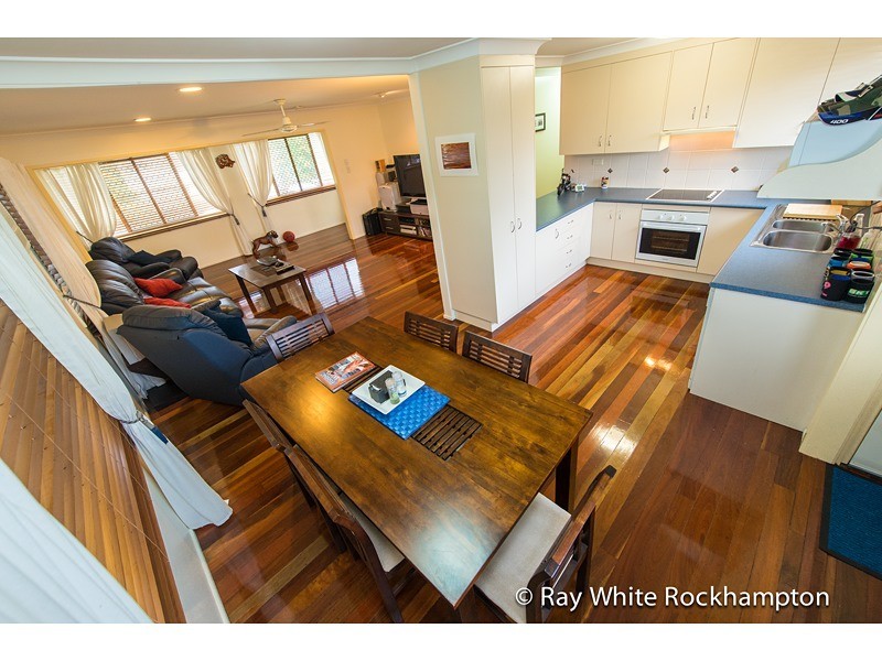34 Stenlake Avenue, Kawana QLD 4701