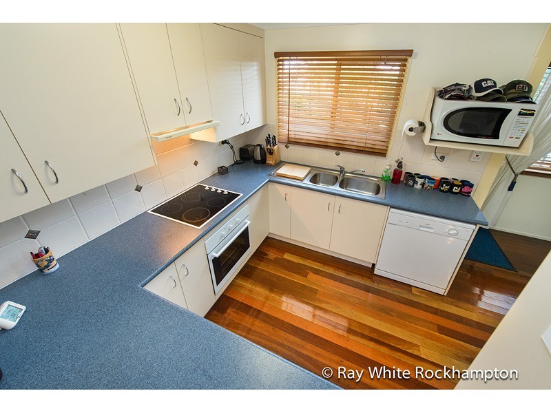 34 Stenlake Avenue, Kawana QLD 4701
