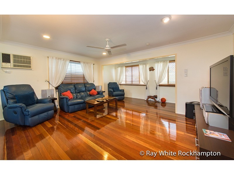 34 Stenlake Avenue, Kawana QLD 4701