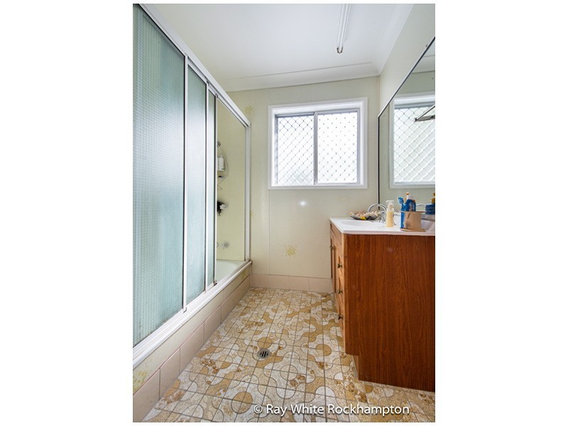 15 Macarthur Street, Koongal QLD 4701