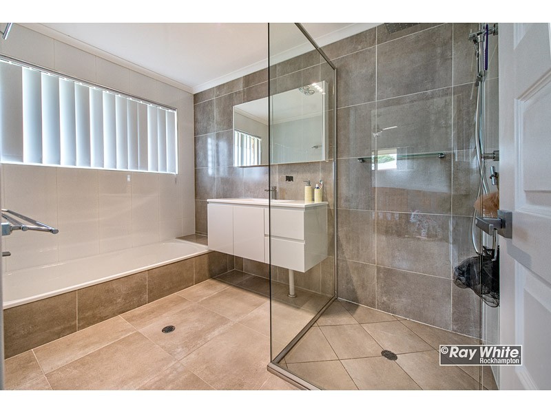 8 Ames Street, Kawana QLD 4701