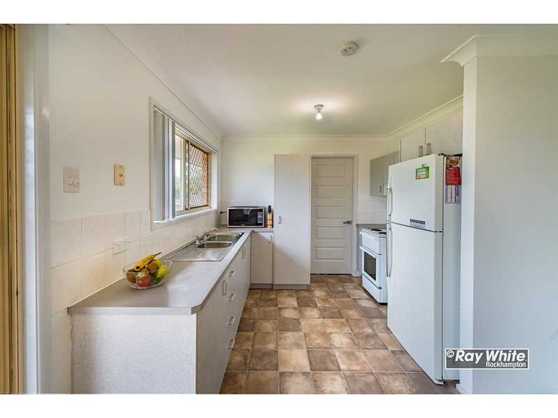 8 Ames Street, Kawana QLD 4701