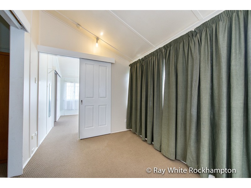 6 Medcraf Street, Park Avenue QLD 4701