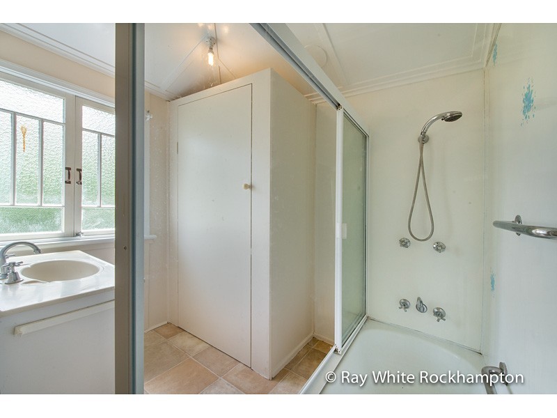 6 Medcraf Street, Park Avenue QLD 4701
