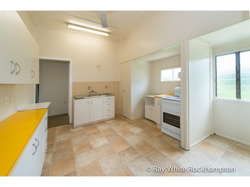 6 Medcraf Street, Park Avenue QLD 4701