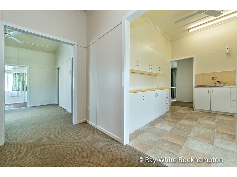 6 Medcraf Street, Park Avenue QLD 4701