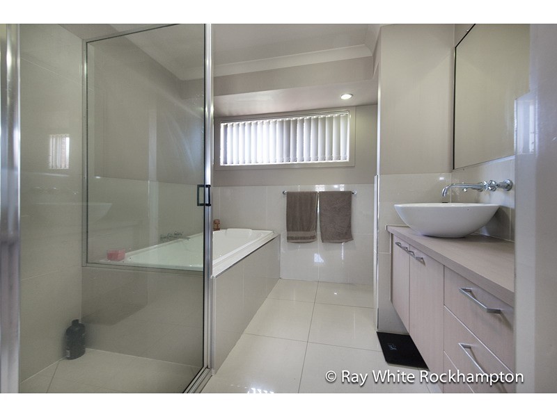 15 Cunningham Court, Gracemere QLD 4702