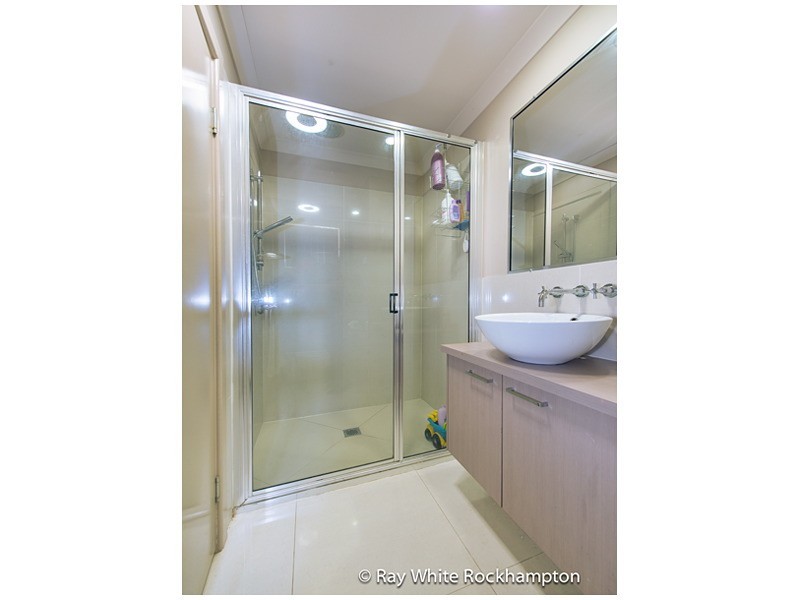 15 Cunningham Court, Gracemere QLD 4702