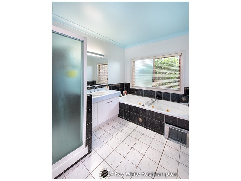 24 Brady Close, Glenlee QLD 4711