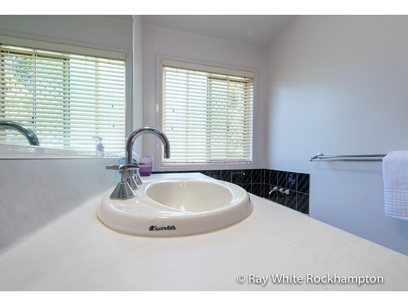 24 Brady Close, Glenlee QLD 4711
