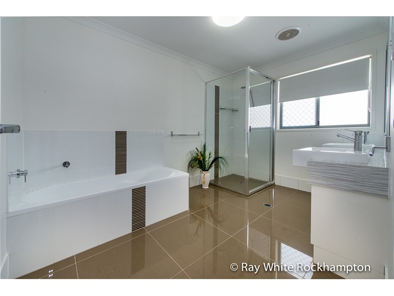 17 Jamie Crescent, Gracemere QLD 4702