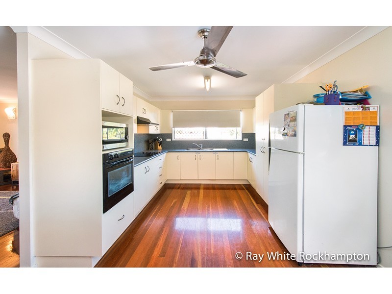 33 Barker Street, Kawana QLD 4701