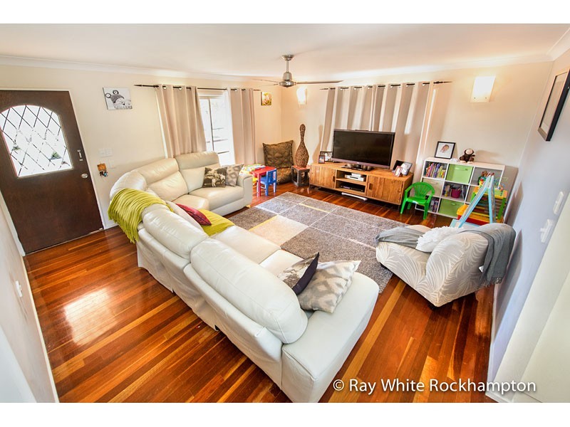 33 Barker Street, Kawana QLD 4701