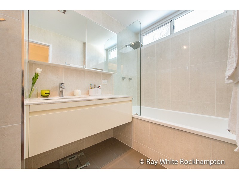 33 Barker Street, Kawana QLD 4701