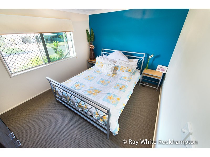 33 Barker Street, Kawana QLD 4701