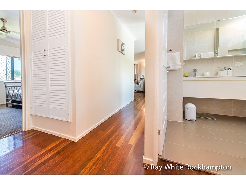 33 Barker Street, Kawana QLD 4701