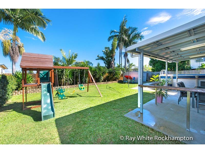 33 Barker Street, Kawana QLD 4701