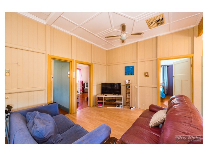 2 Medcraf Street, Park Avenue QLD 4701