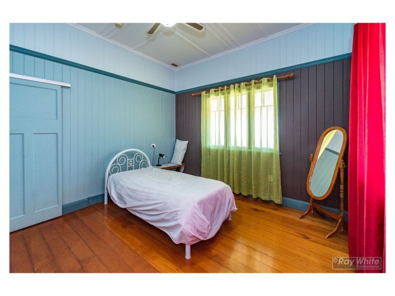 2 Medcraf Street, Park Avenue QLD 4701