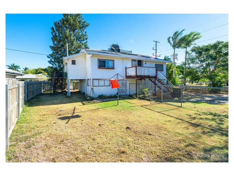 2 Medcraf Street, Park Avenue QLD 4701