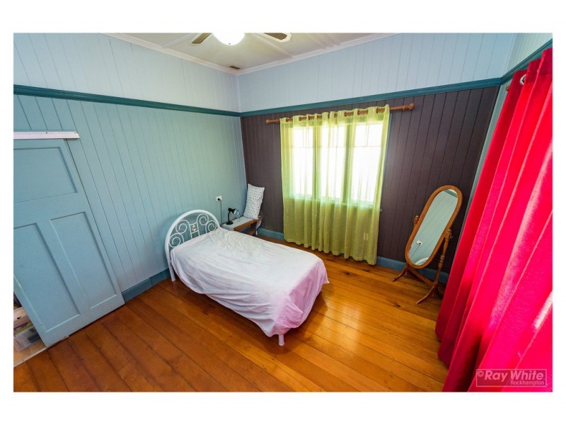 2 Medcraf Street, Park Avenue QLD 4701