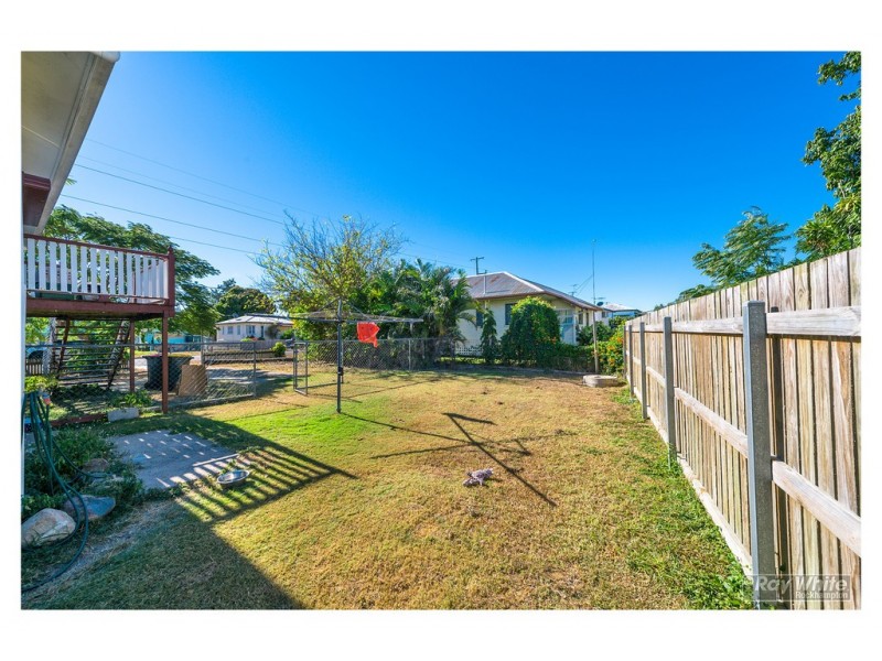 2 Medcraf Street, Park Avenue QLD 4701