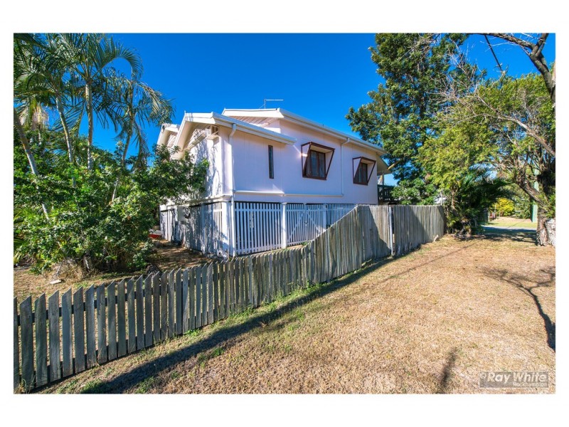 2 Medcraf Street, Park Avenue QLD 4701