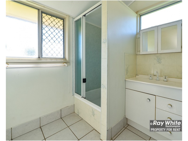 62 Park Street, Park Avenue QLD 4701