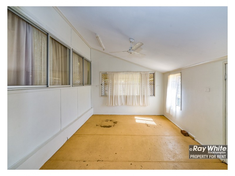 62 Park Street, Park Avenue QLD 4701