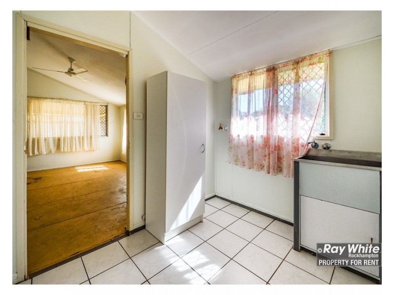 62 Park Street, Park Avenue QLD 4701