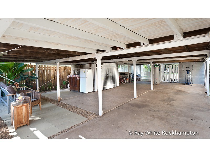 299 East Street, Depot Hill QLD 4700