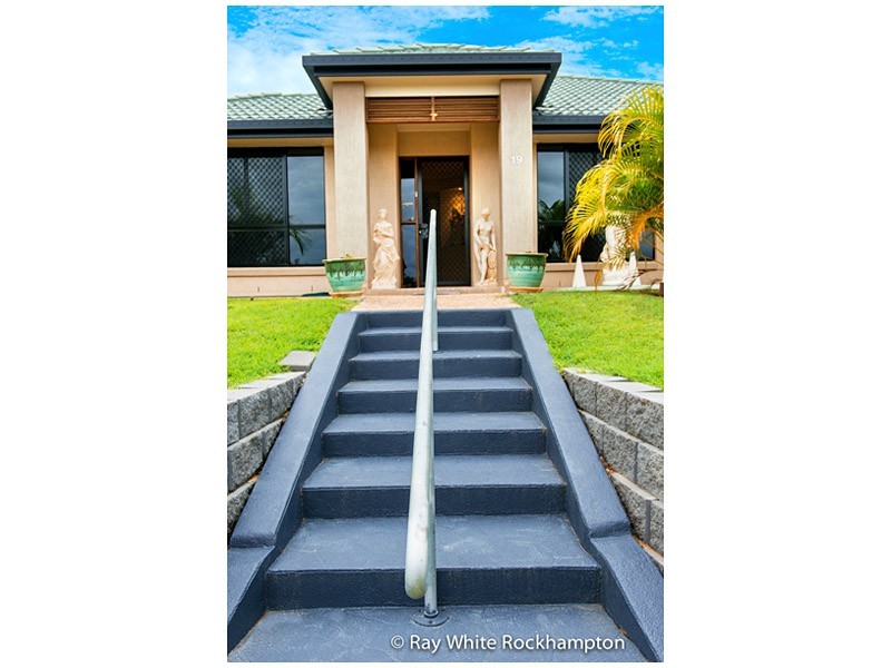 19 Connemara Drive, Kawana QLD 4701