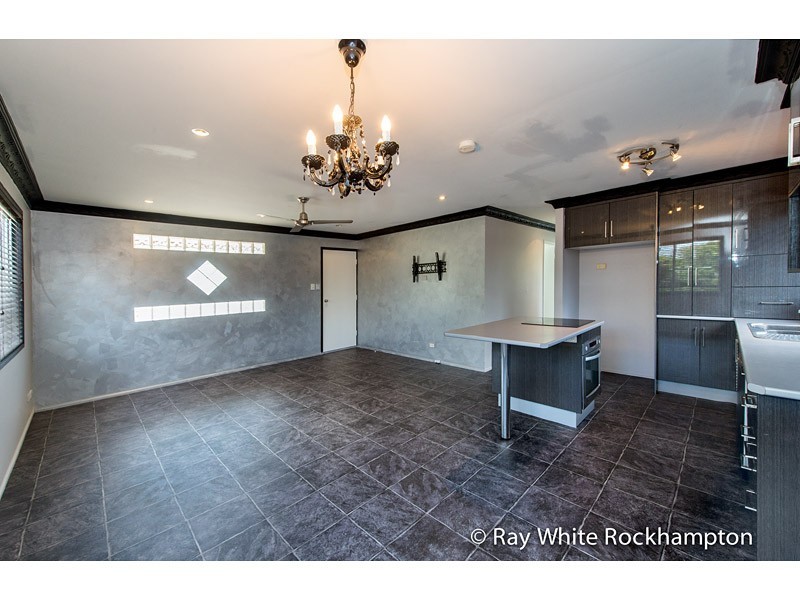 13 Kawana Close, Kawana QLD 4701