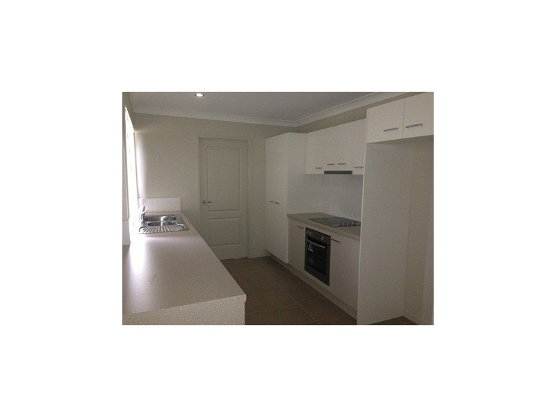 27 Leichhardt Drive, Gracemere QLD 4702
