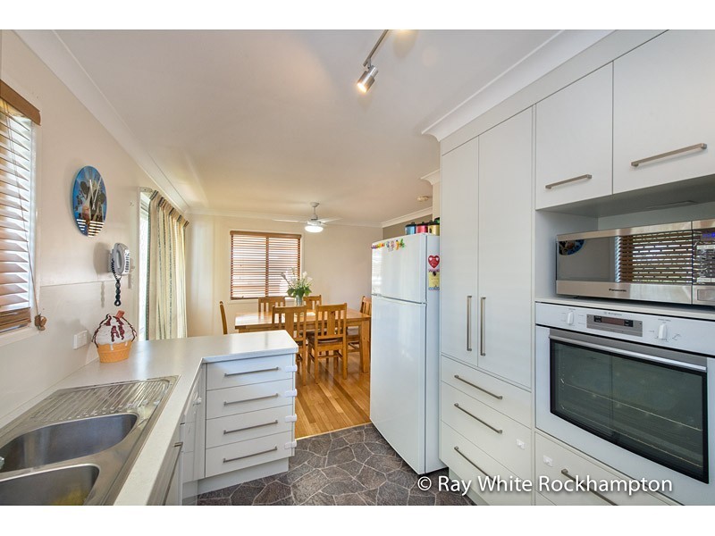 9 Leeds Avenue, Kawana QLD 4701