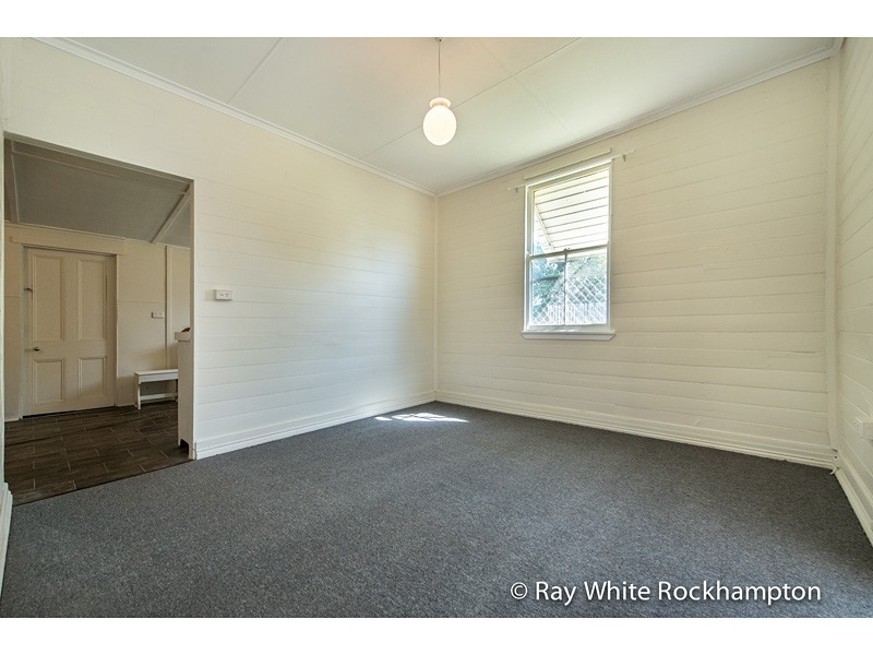 26 Lauga Street, Park Avenue QLD 4701