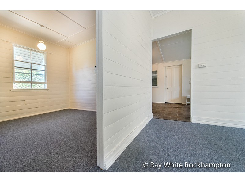 26 Lauga Street, Park Avenue QLD 4701