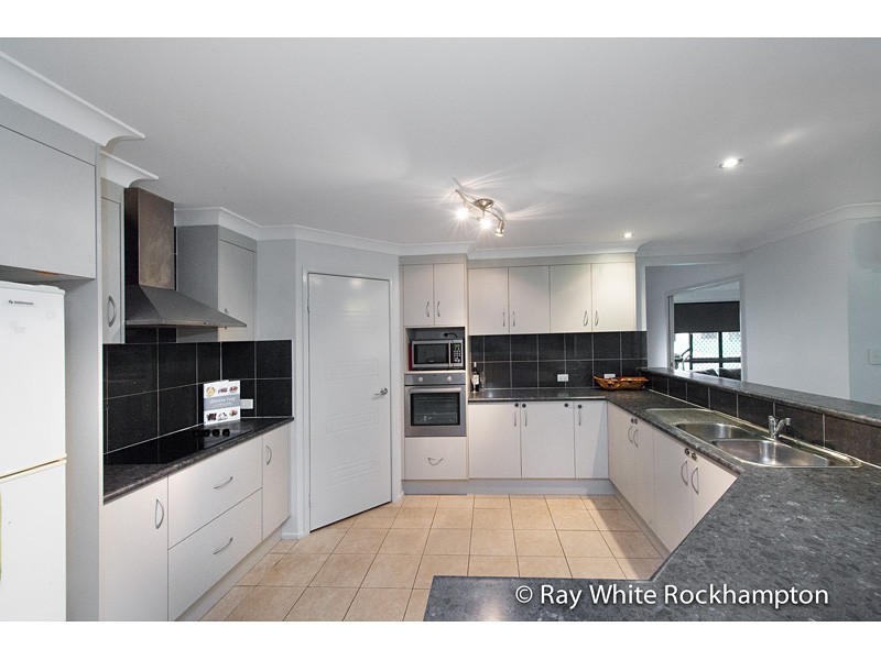 8 Mitchell Court, Gracemere QLD 4702