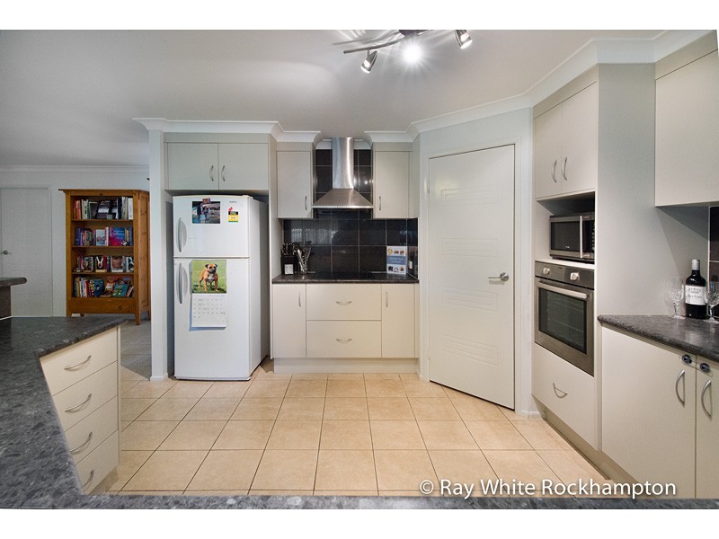 8 Mitchell Court, Gracemere QLD 4702
